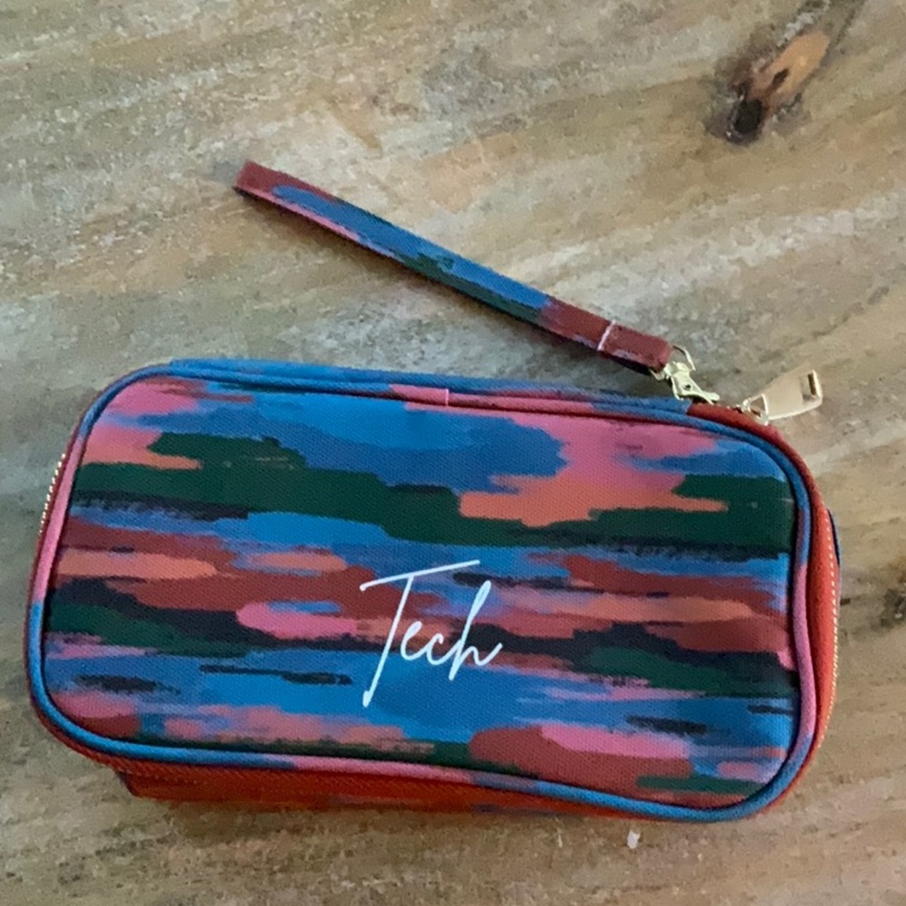 Ms Jetsetter TECH ORGANIZER multi hued